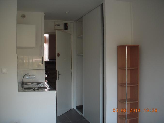 STUDIO RENOVE + PARKING CENTRE VILLE AIX EN PROVENCE (570 EURO CC)