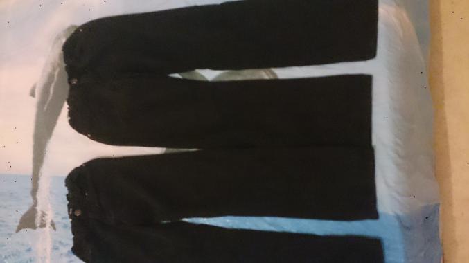 Deux pantalons jean noir
