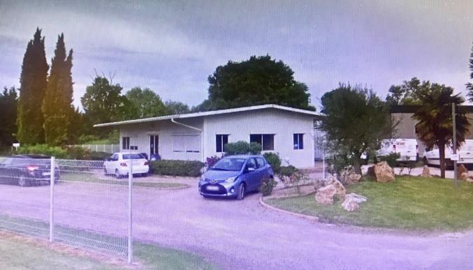 LOCAL A USAGE DE BUREAUX COMMERCES