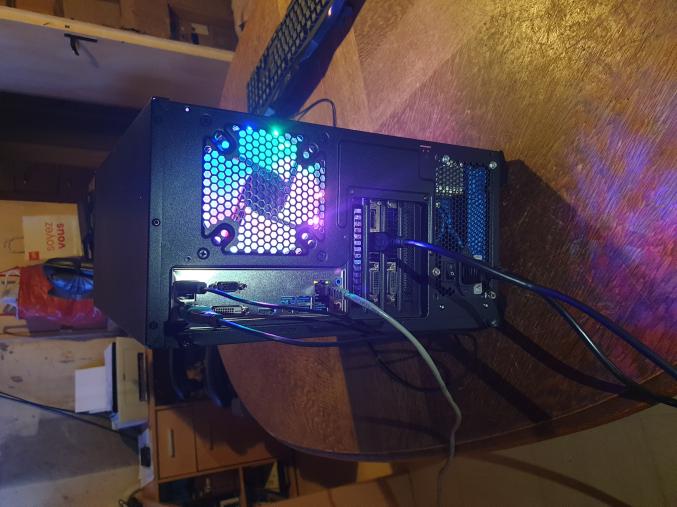 Pc tour coolermaster noir / blanc rgb