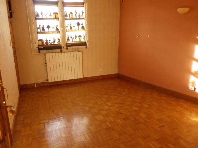 Appartement T 3 proche de la mairie