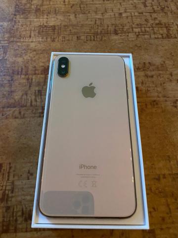 IPhone xs Max 256 Go en or rose avec garde-robe