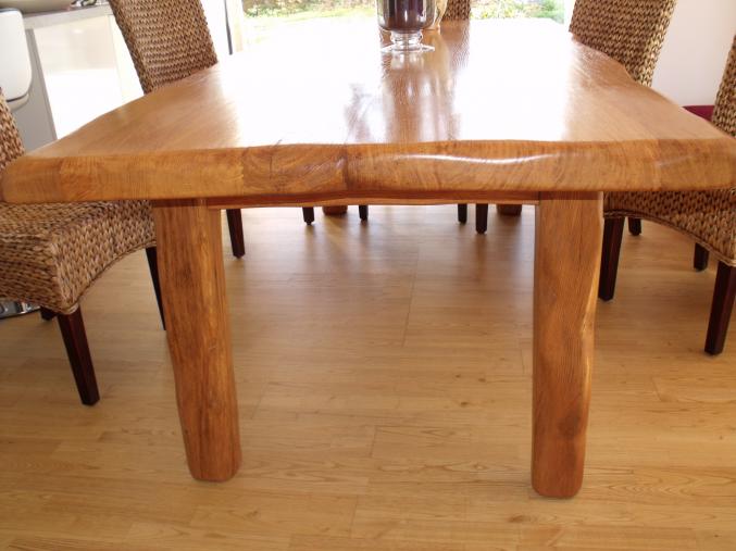 Belle table en chêne massif