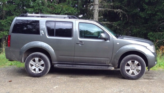 4X4 Nissan Pathfinder plaza