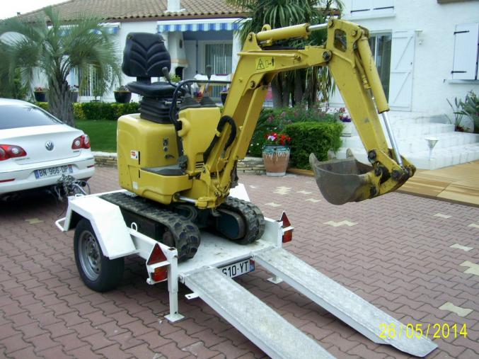 Mini pelle Yanmar B08-3 1to et sa remorque