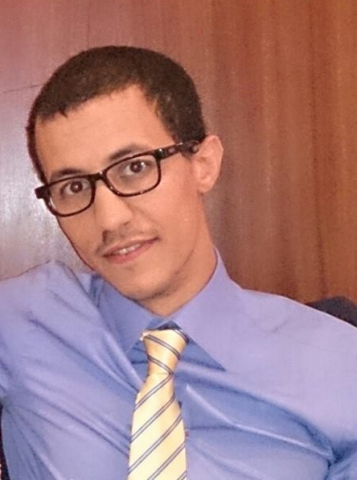 Ingénieur donne cours particuliers.