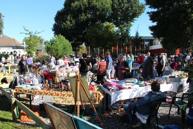 Vide grenier et marché artisanal