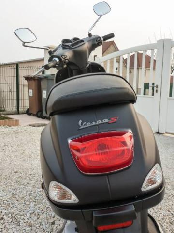 Piaggio Vespa S Sport + casque
