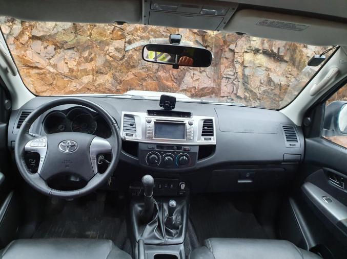 Toyota HILUX 2.5-144 D 4WD BLANC
