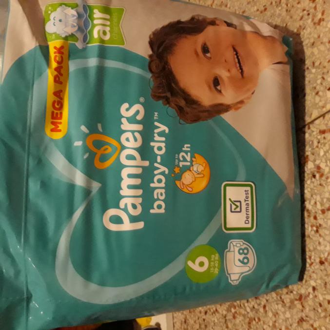 COUCHES PAMPERS taille 6 - 5