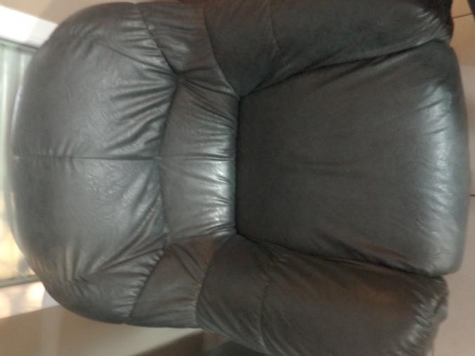 2 fauteuils gris anthracite simili cuir