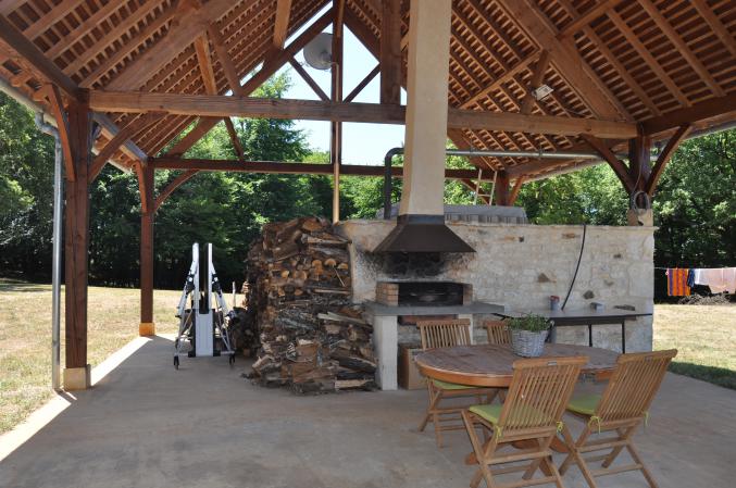 Maison périgourdine piscine privée chauffée 1,6 hectare !