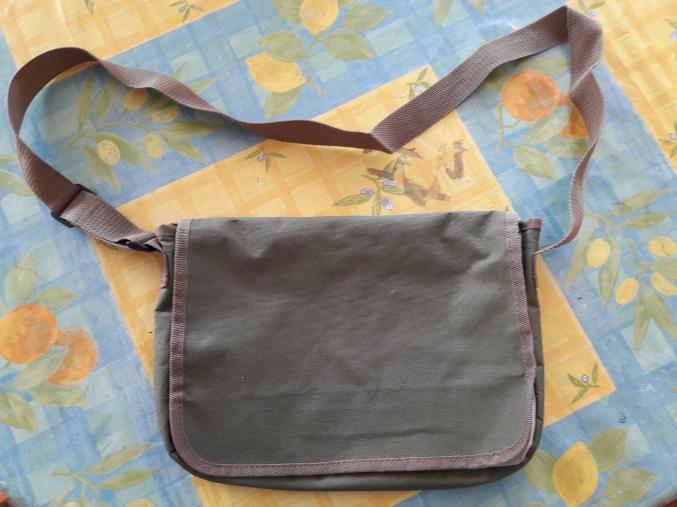 Petite musette kaki bandoulière
