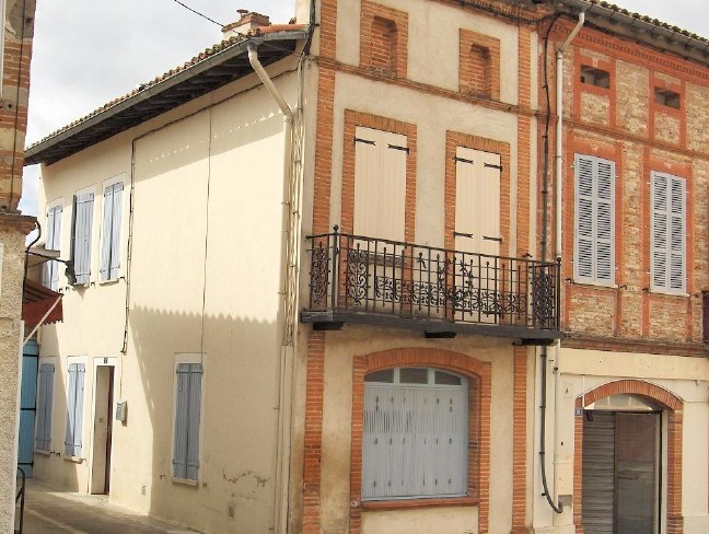 Maison + grand hangar