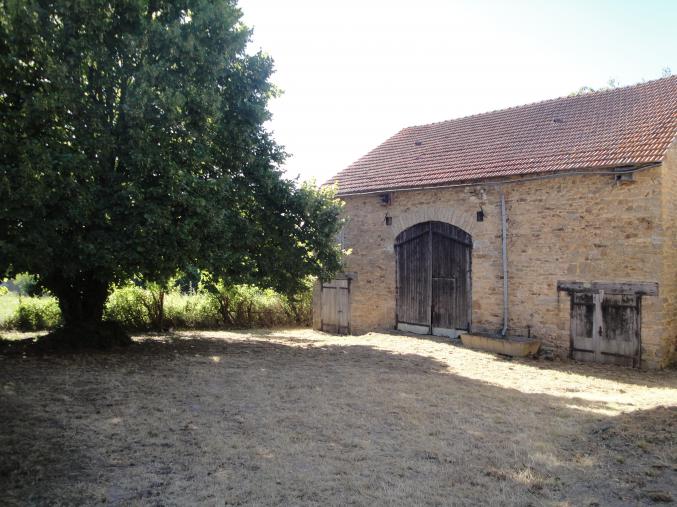 MAISON EN PIERRE ET GRANGE INDEPENDANTE
