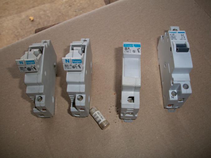 Coupe circuit disjoncteur a fusible