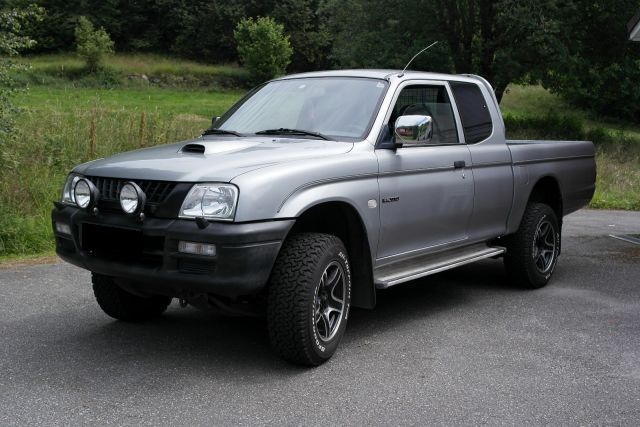 Mitsubishi L200 4 places