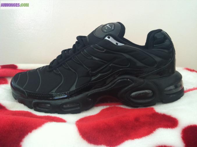 CHAUSSURES NIKE TN Taille 42/43 neuve