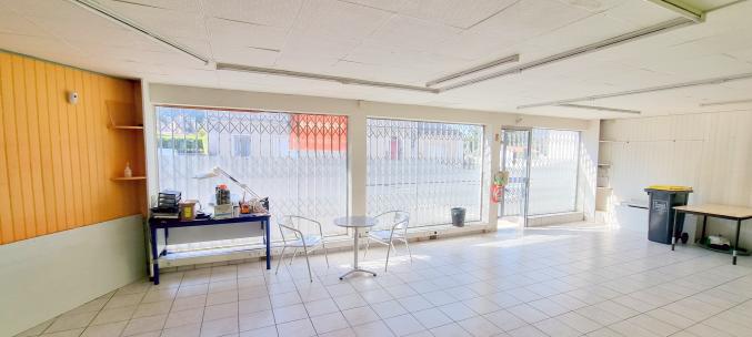 Local commercial libre tout commerce (axe principal 14000 véhicules/jour)