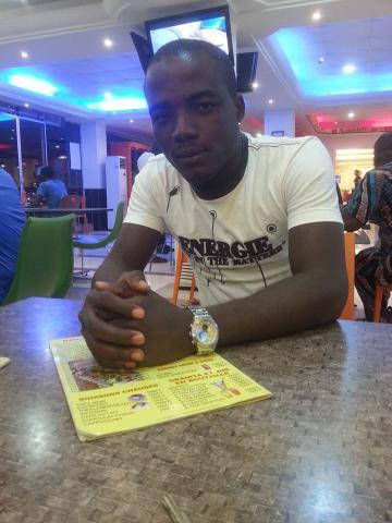 Jeune Homme   cherche relation durable