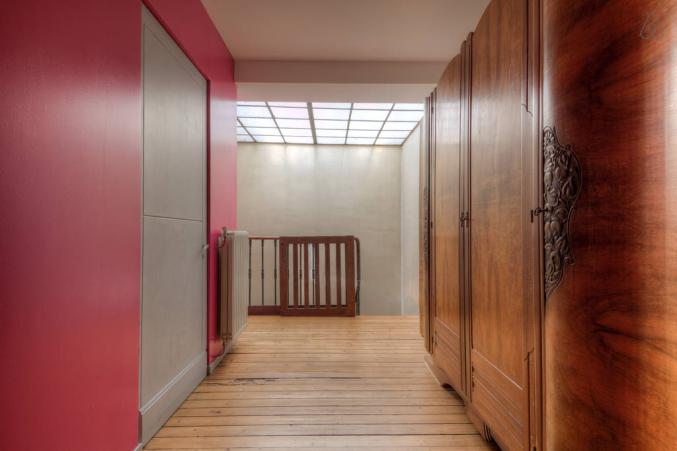 Une maison pour accueillir : grande demeure avec jardin clos au cœur d’une petite ville