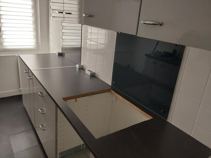 Homme sympa bricoleur