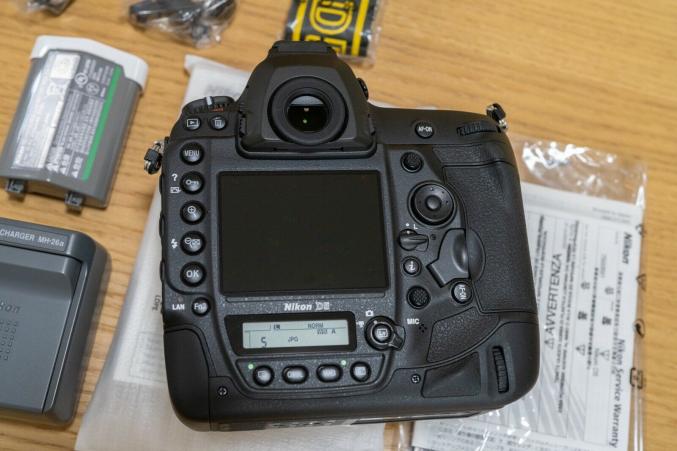 Nikon D5 Boîtier d'appareil photo reflex numérique 12000 Shutter Dual CF Plus d'accessoires Au Wty