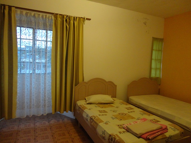 Chambre disponible chez l'habitant