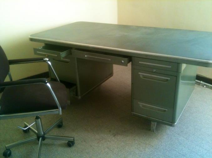 Bureau métallique vintage