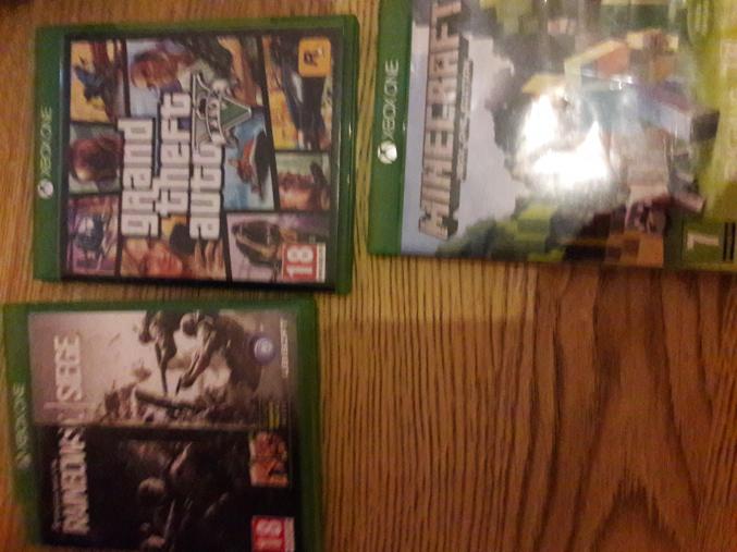 Xbox one + manette scuf + casque + 3 jeux