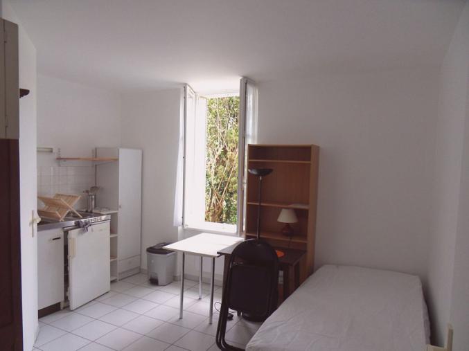Bourges studio meublé 14m2 quartier dojo 265euros Dispo de suite