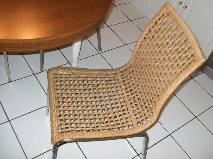 Table de cuisine + 4 chaises a vendre