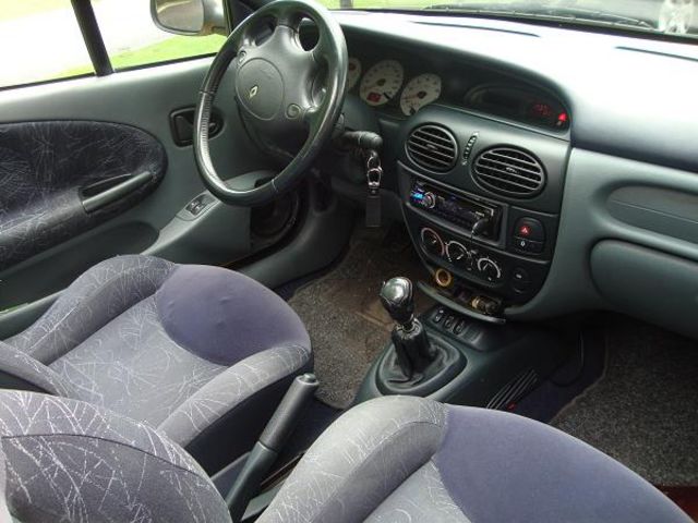 Trés Belle Renault Megane cabriolet 2.0 16s tentation Essence en bon états.