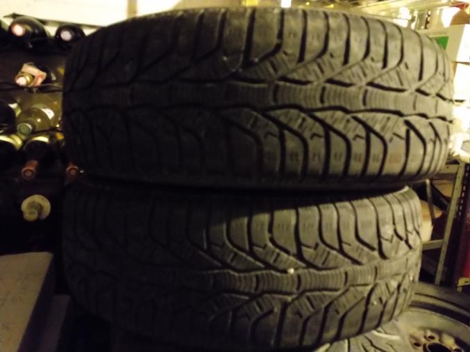 2 roues (4 trous) pneus neige Kleber 175 65 R14