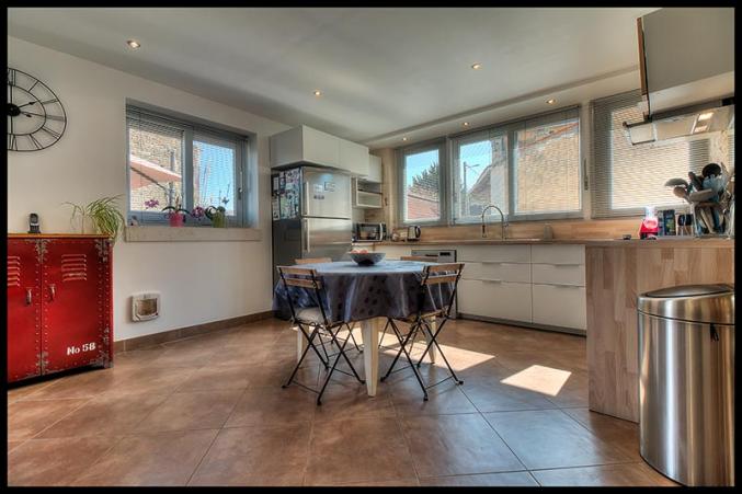 Maison en pierres rénovée 155 m2, terrain 366 m2