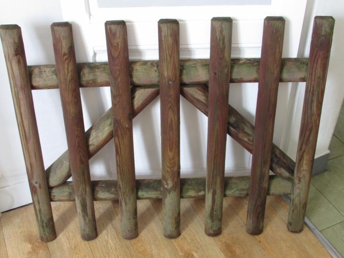 Portillon+ supports a jardinière 