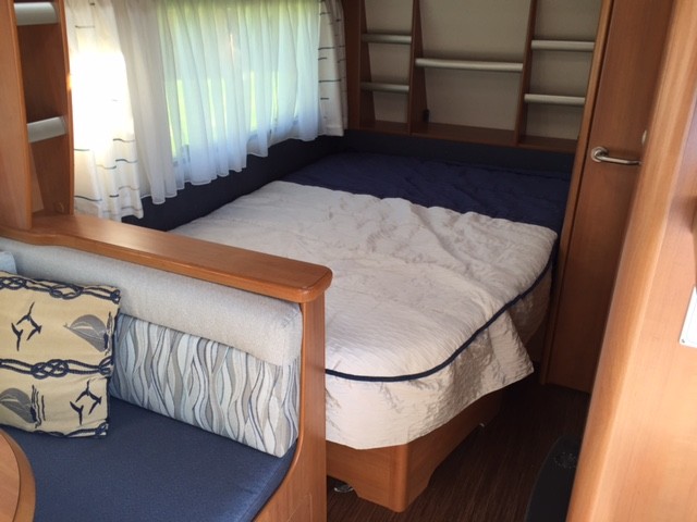 Caravane fendt bianco 390