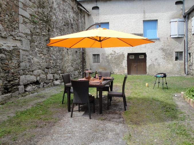 Salon de jardin parasol barbecue a gaz