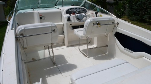 Bateau cabine Sea ray 215 express cruiser a donné