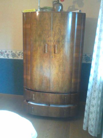 Table,chaises,armoire