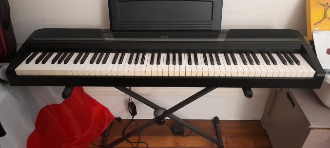 PIANO NUMERIQUE KORG SP 170  COMME NEUF