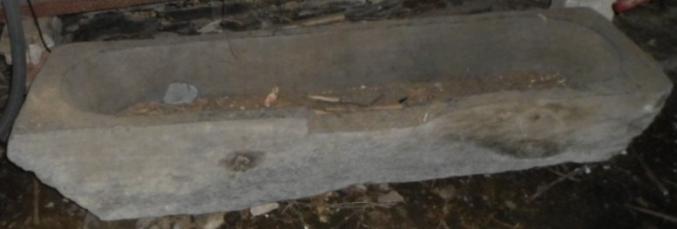 Ancien abreuvoir en pierre