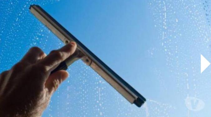 Laveur de vitres vitrines baies véranda 