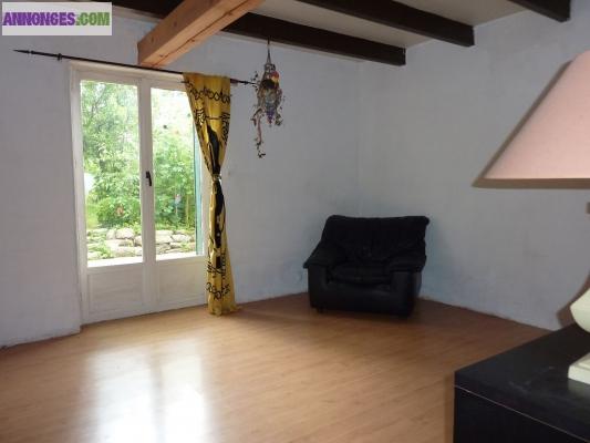 Urgent Maison mitoyenne dans hameau 110m² + terrain et grange 70m²