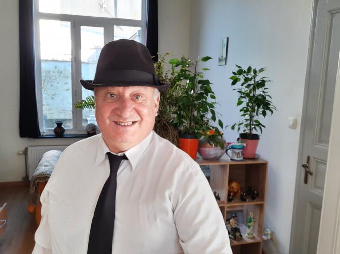 A LA RECHERCHE D'UN POSTE DE BARMAN OU SERVEUR