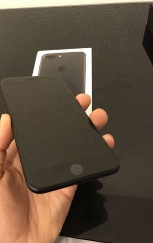 IPhone 7 plus Noir 128 Giga (facture jointe)
