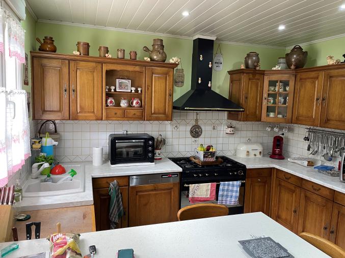 VEND CUISINE CHENE MASSIF