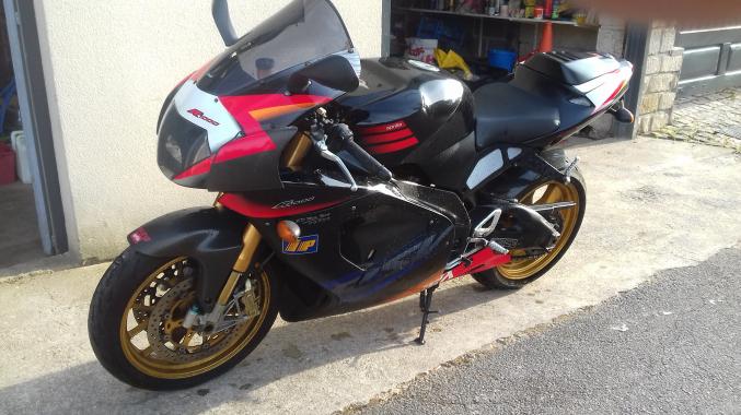 Aprilia RSV 1000 R V2