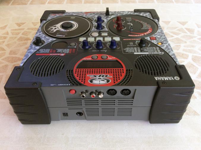 Boite à rythme/Beatbox, expandeur, séquenceur YAMAHA DJX IIB