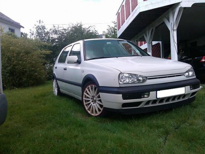 Volkswagen Golf 1.8 1992, 256 000 km‏